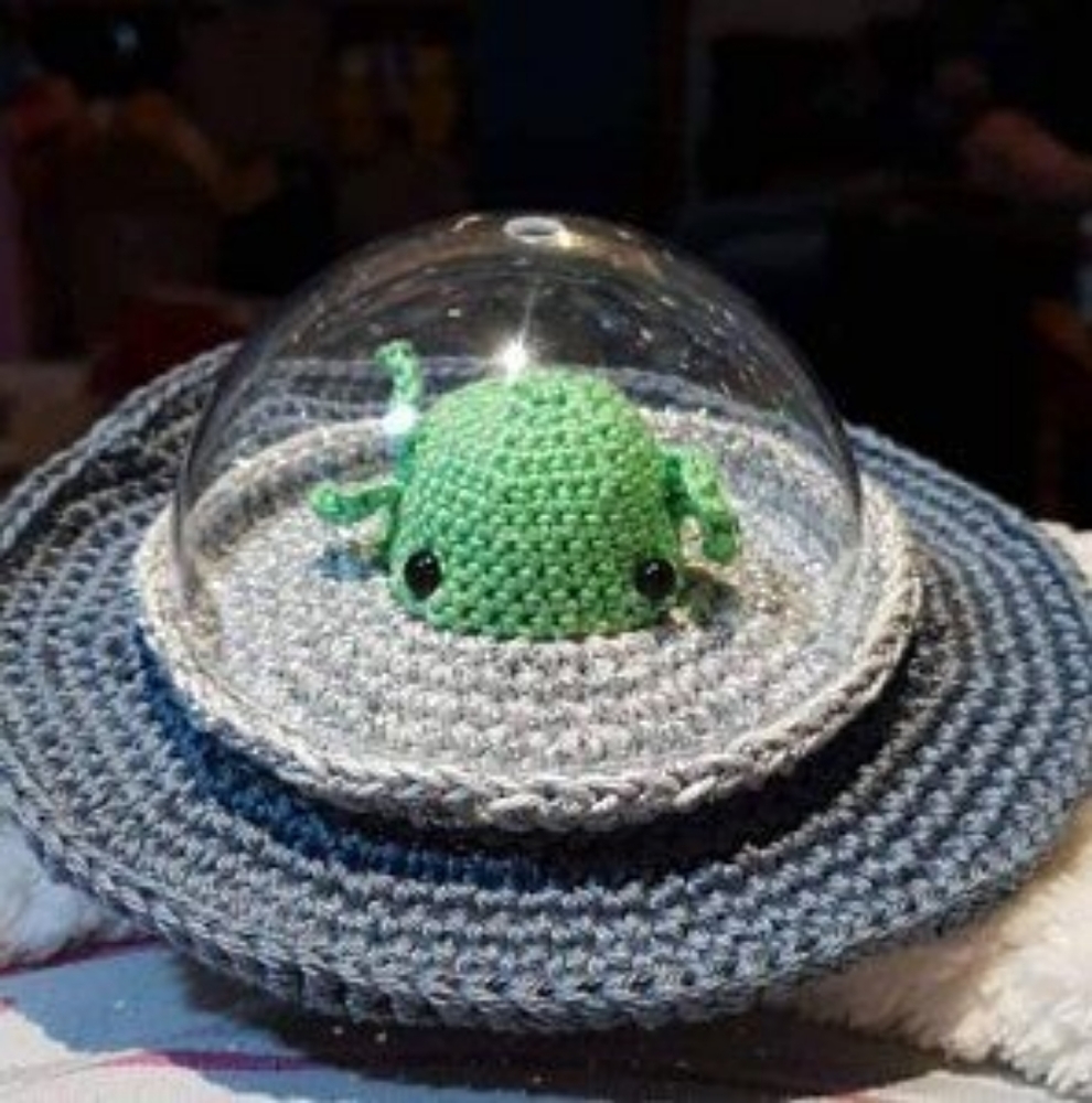 space ship with baby 👽, handmade
